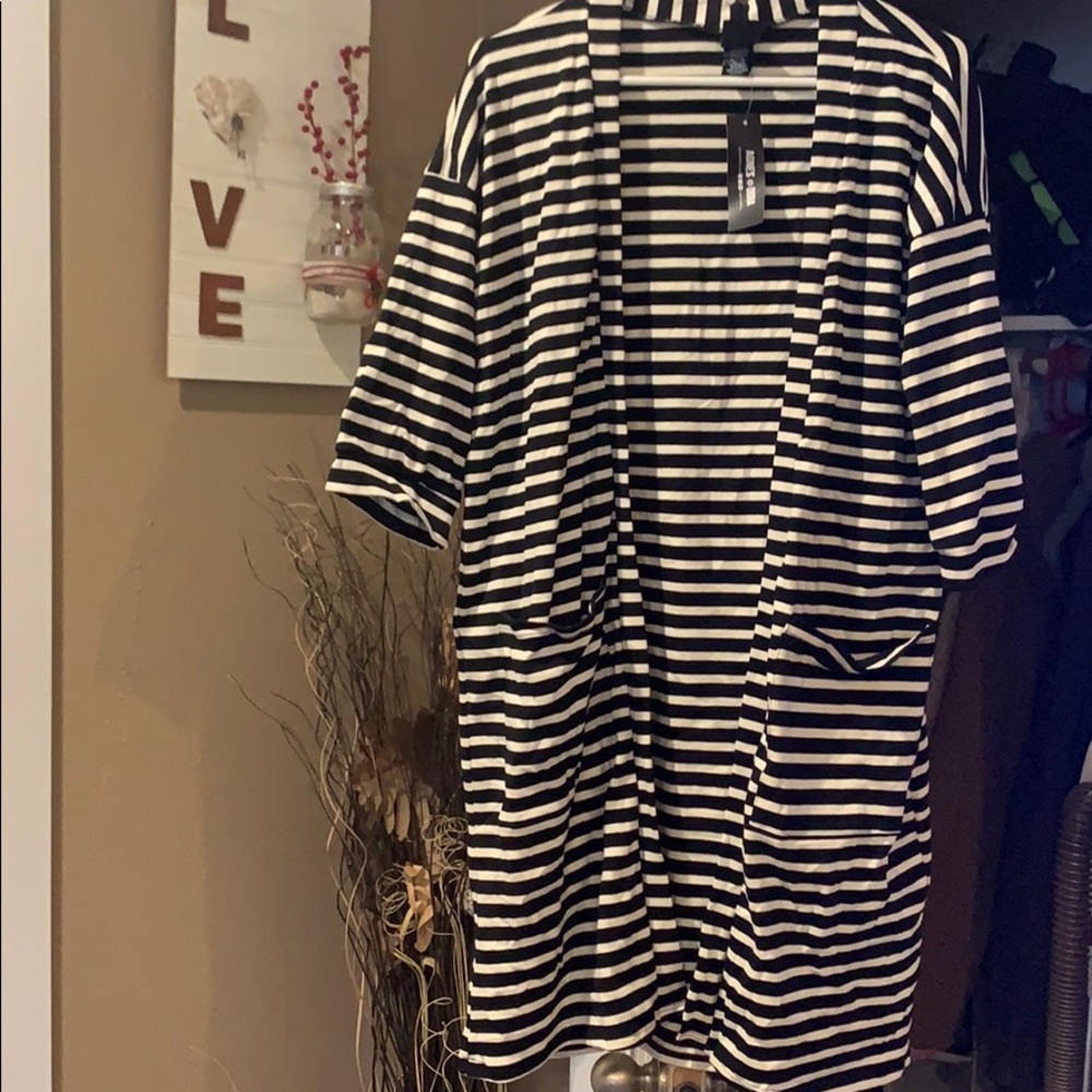 NWT ANGES AND DORA SHORT SLEEVE CARDIGAN